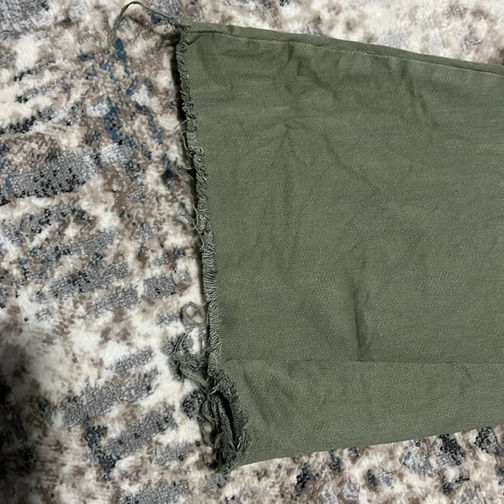 Olive green buckle flared jeans with no holes - Picture 4 of 4